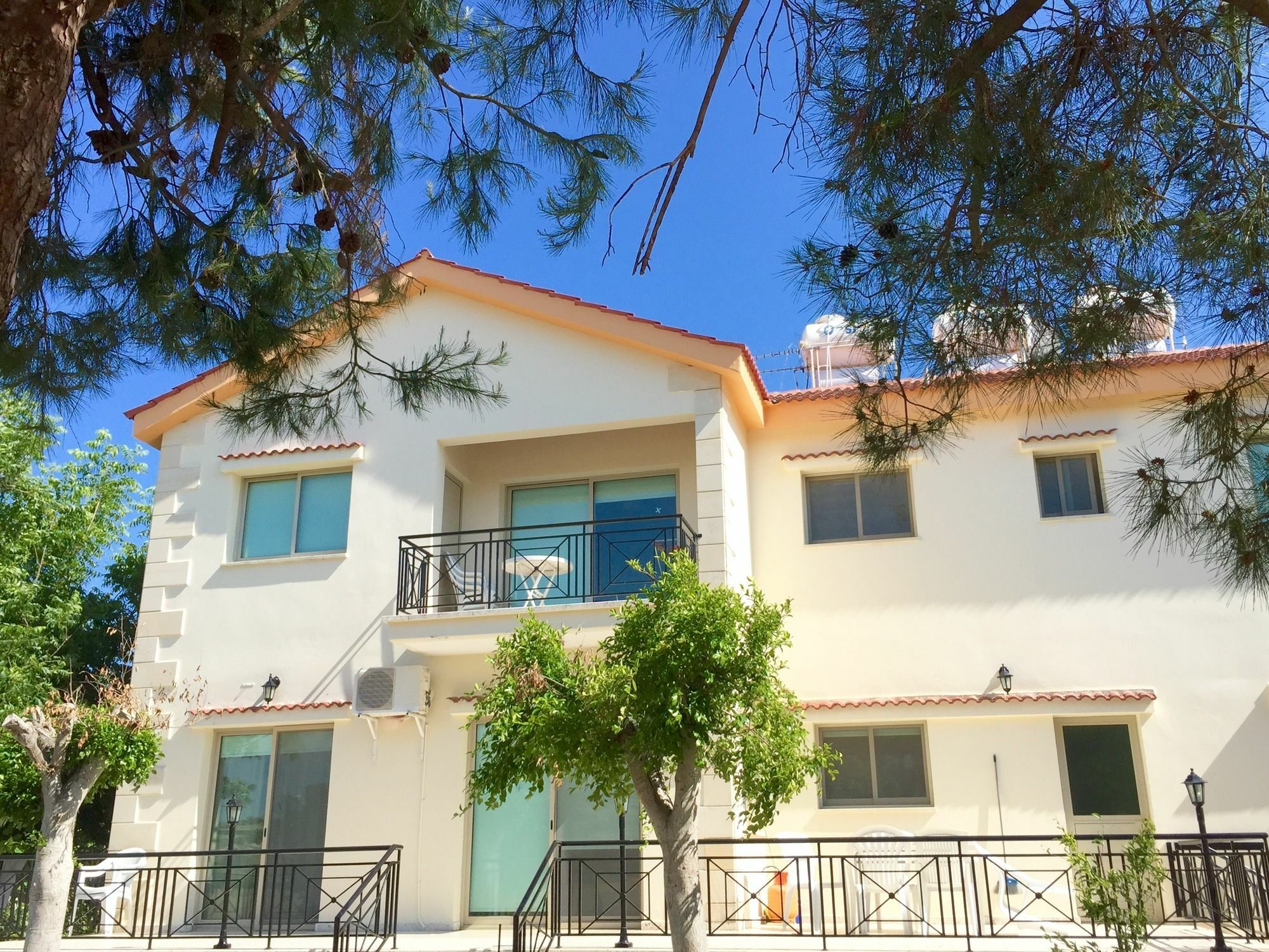 Himonas Apartments Pissouri Exterior photo